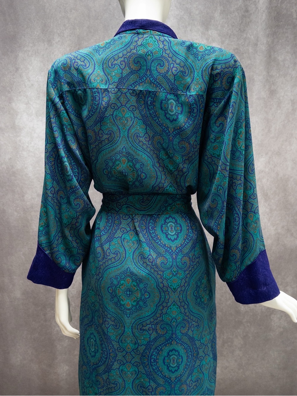 Vtg Victoria's Secret Gold Label Teal, Purple Paisley Satin Robe P/S‎ - Picture 3 of 10